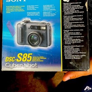 Vintage brand new in box SONY DSC-S85 Cybershot digital camera - from Japan